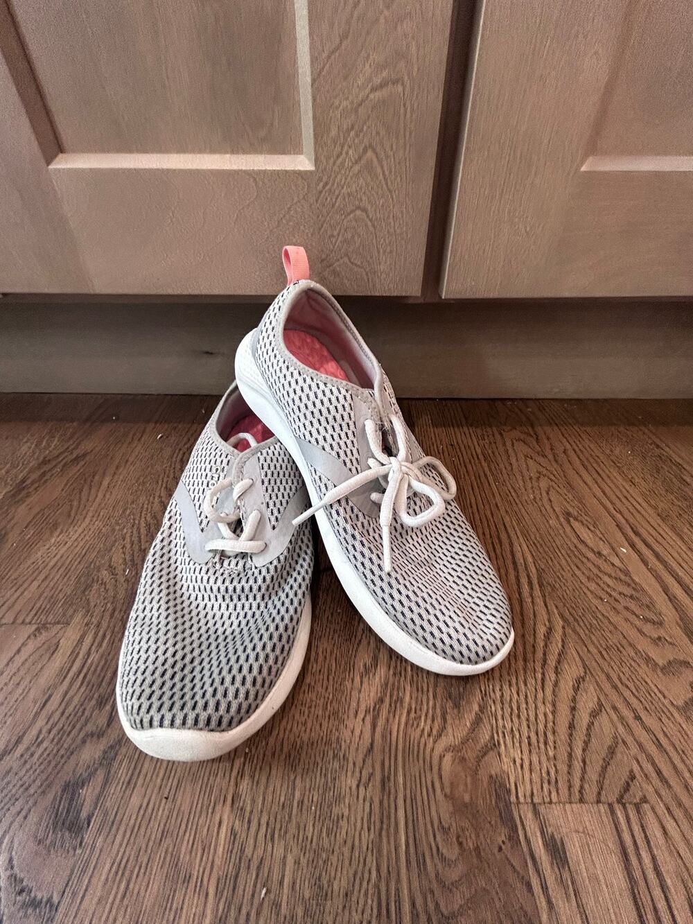 Crocs LiteRide Mesh Lace Sneakers Gray White Women's Sz 7 Lightweight Walking